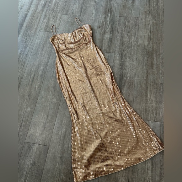 🌸BOUTIQUE golden sequin styling dress ✨ - Picture 7 of 11